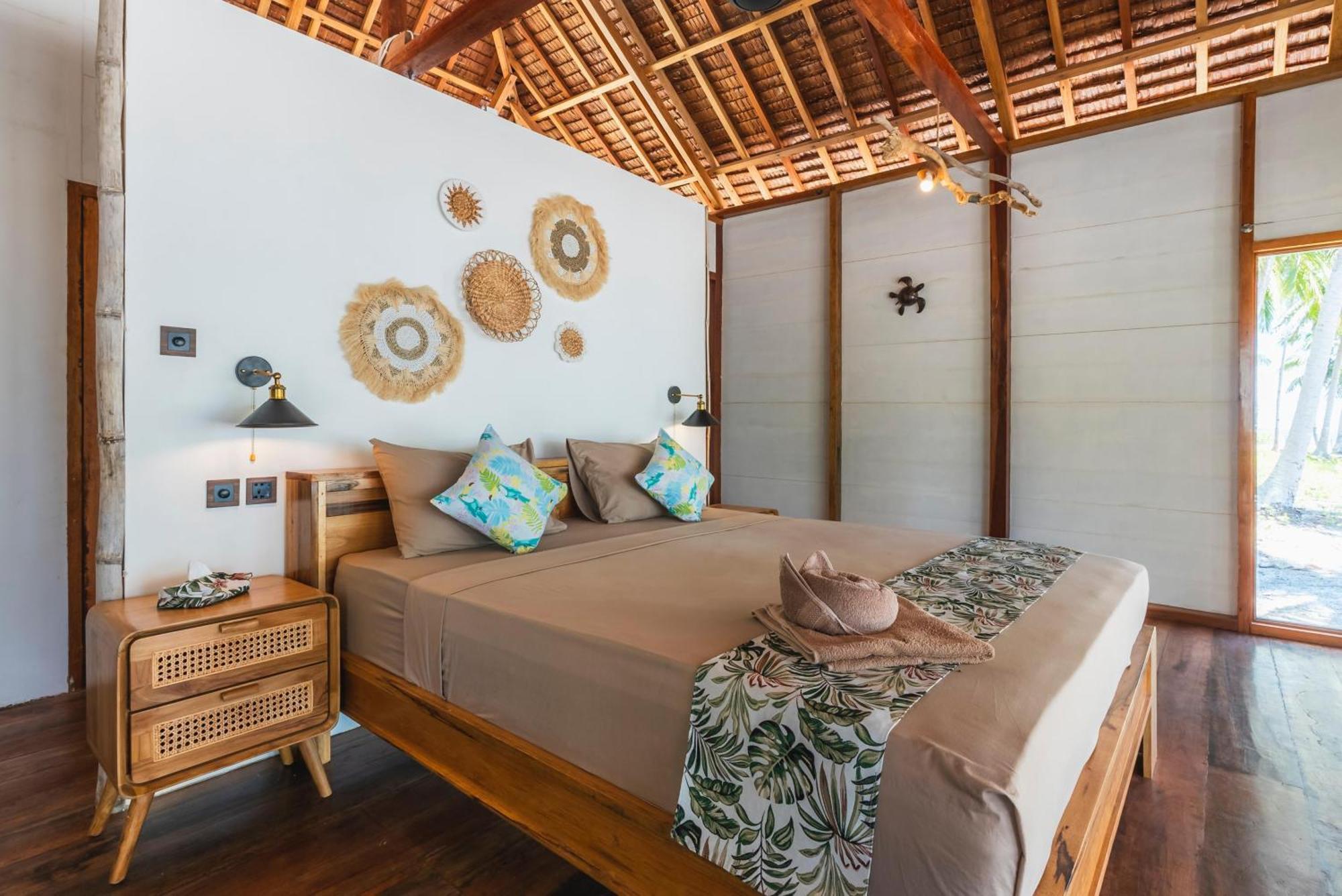 Reconnect - Private Island & Dive Center Togean - Buka Buka Island सहारा 3*