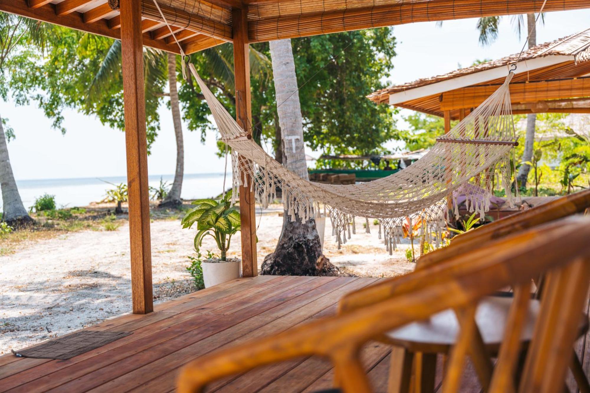 Reconnect - Private Island & Dive Center Togean - Buka Buka Island Resort Ampana