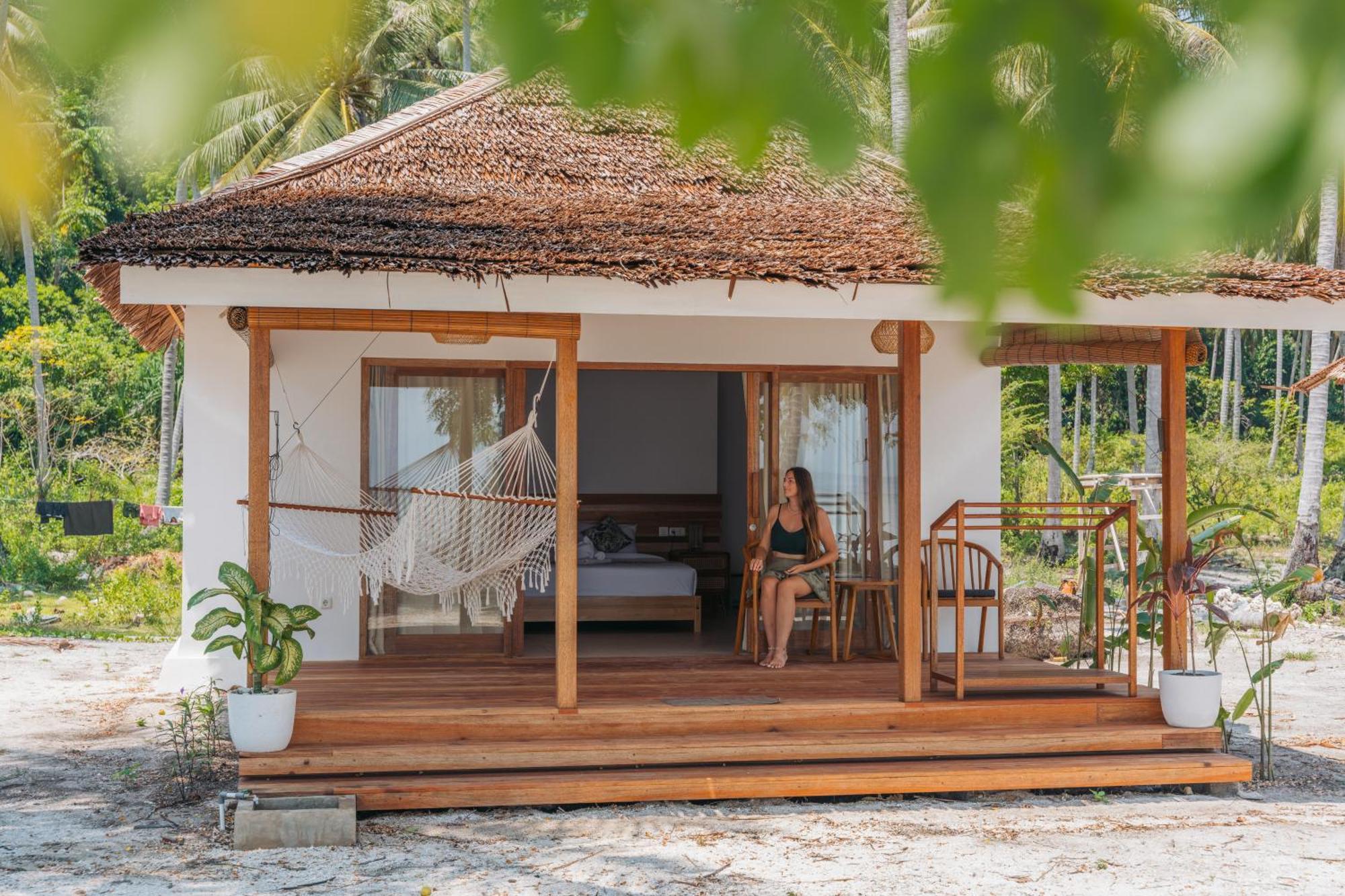 सहारा Reconnect - Private Island & Dive Center Togean - Buka Buka Island Ampana