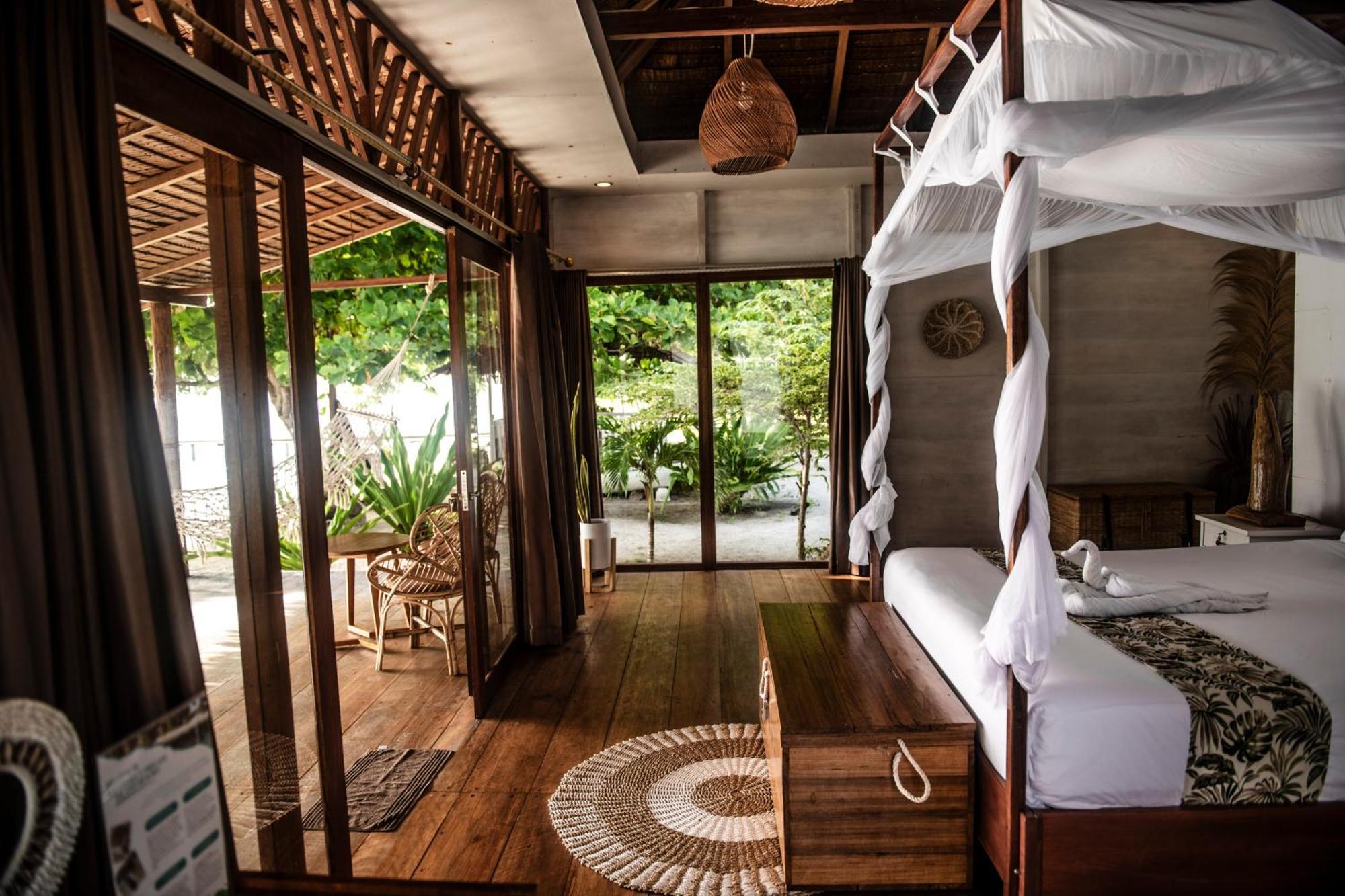 सहारा Reconnect - Private Island & Dive Center Togean - Buka Buka Island 3*