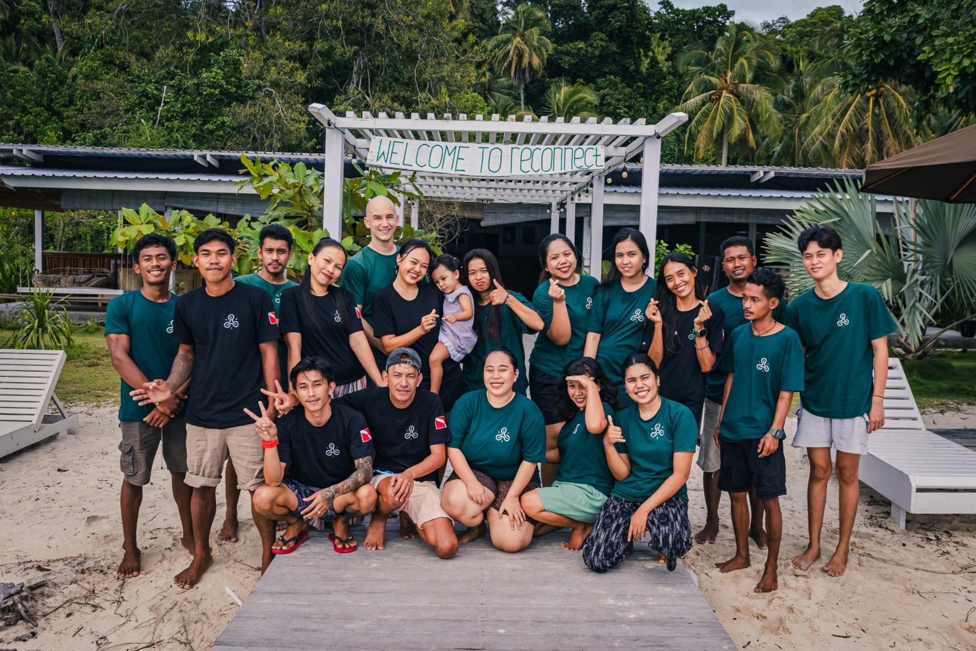 Reconnect - Private Island & Dive Center Togean - Buka Buka Island सहारा Ampana